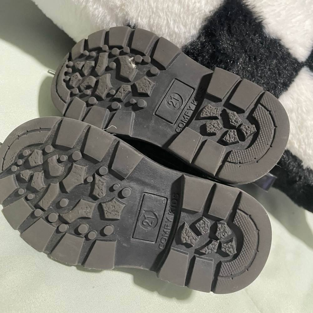Comfy Kids Black Lace-Up Boots - Picture 4 of 10